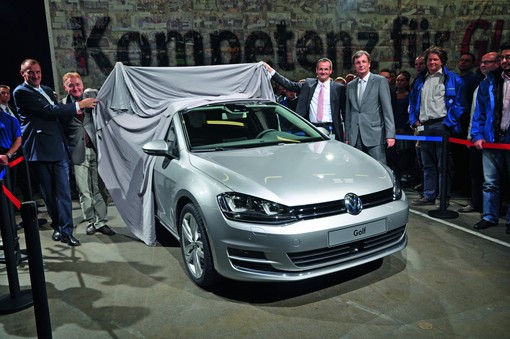 Volkswagen enthüllt den neuen Golf 7 vor 2.500 Mitarbeitern