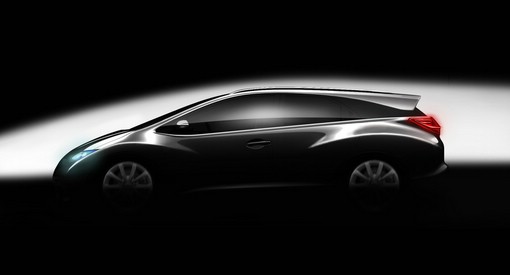 Honda Civic Kombi hier noch getarnt, wird 2013 als Konzept gezeigt werden