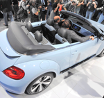 Das neue VW Beetle Cabrio auf der Automobilmesse Los Angeles 2012