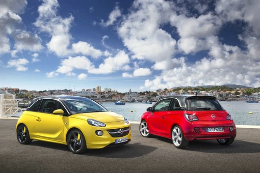 Der neue Opel Adam in den Lackfarben Rot und Gelb