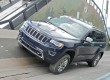 2013er Jeep Grand Cherokee in Blau (Kühlergrill, Front)