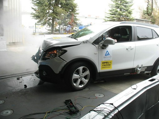 Opel Mokka Crashtest mit dem neuen Kältemittel