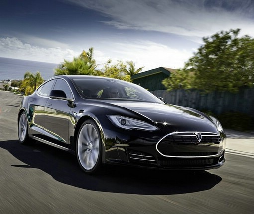 2013-er Tesla Model S in der Frontansicht