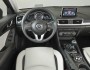 Das Cockpit der Mazda 3 Limousine