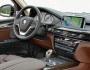 Das Cockpit des BMW X5 xDrive 50i mit Navi an Bord