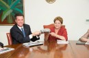Thomas Schmall von Volkswagen mit der brasilianischen Präsidentin Dilma Rouseff 