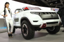 Hostess präsentiert den Suzuki Concept X-Lander