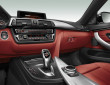 Die Mittelkonsole des BMW 4er Gran Coupé in schwarz/rot