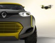 Ein Flugroboter soll den Fahrer des Renault Kwid helfen