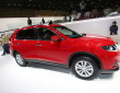 Neues SUV-Modell Nissan X-Trail in rot auf einer Messe