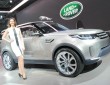 Messegirl präsentiert Konzeptfahrzeug Land Rover Discovery Vision Concept