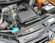 Der Benzinmotor unter der Motorhaube des VW CrossPolo