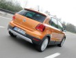 In Orange: Der neue (2014) VW CrossPolo von hinten