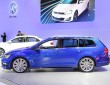 Dunkelblauer VW Golf SportWagen auf der New York Auto Show 2014