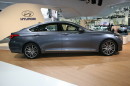 Die neue Hyundai Genesis Sportlimousine steht auf 19 Zoll Felgen