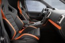 Der Innenraum des Volkswagen Amarok Power mit Nappaleder in orange/schwarz