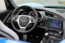 Das Cockpit und die Mittelkonsole des Chevrolet Corvette Stingray Convertible