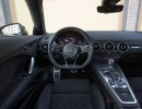 Das komplette Audi TTS Cockpit wurde auf den Fahrer ausgerichtet. 