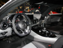 Die Sitze das Lenkrad und die Mittelkonsole des Mercedes-Benz AMG GT