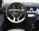Der große Bildschirm in der Nittelkonsole des Opel Adam Rocks