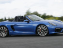 Fahraufnahme von einem blauen Porsche Boxster GTS