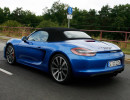 Der Sportwagen Porsche Boxster GTS bei der Fahrt