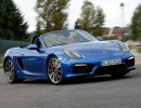 Porsche Boxster GTS in Blau, das Verdeck unten