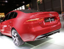 Jaguar XE in rot beim Pariser Autosalon 2014
