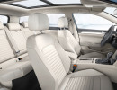 Helle Sitze im Innenraum des Volkswagen Passat Limousine
