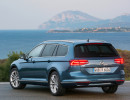 Volkswagen Passat Variant in Blau in der Heckansicht