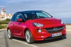 Roter Opel ADAM 1.4 ecoFlex bei der Fahrt