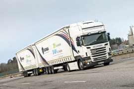  Riesen-Lastwagen: Mögliche Kraftstoff-Ersparnis zu Lasten der Verkehrssicherheit? Foto: Scania/dpp-AutoReporter 