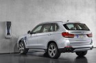 BMW X5 xDrive40e an der Steckdose