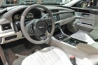 Jaguar XF 2015 Cockpit