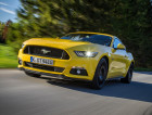 Ford Mustang gelb Fahraufnahme
