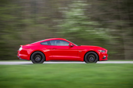 Ford Mustang rot Seitenansicht