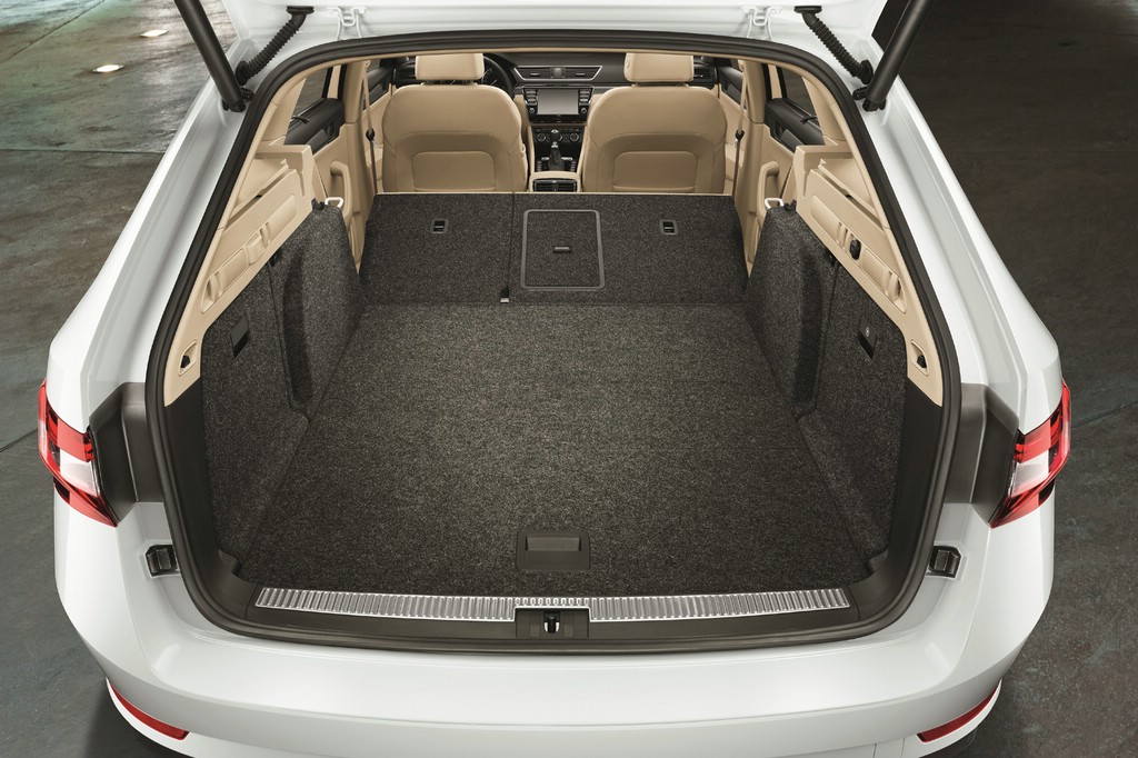 Neuer Škoda Superb Combi mit klassengrößtem Kofferraum