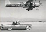 Cessna 172 beim Weltrekordflug in Nevada und ein Ford Thunderbid (1958)