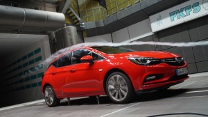 2015 Opel Astra im Windkanal