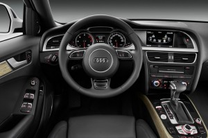 Audi A4. Das Cockpit, Der Lenkrad, Tacho