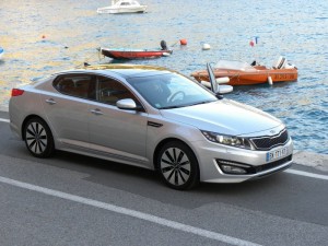 Kia Optima in der Frontansicht und von der Seite