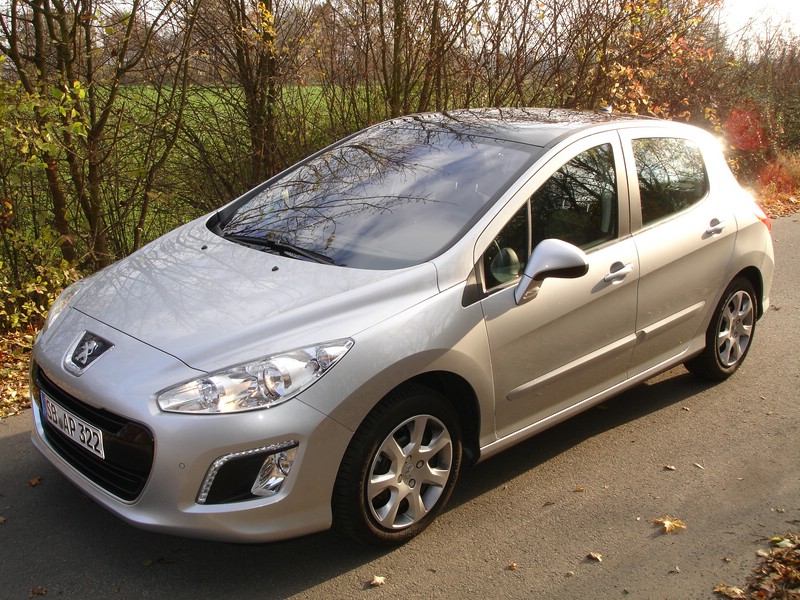 Peugeot 308 Active VTI 1,6 in Silber
