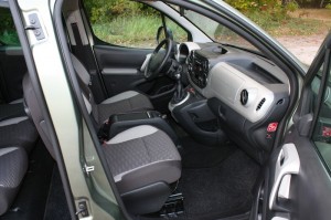 Peugeot Partner Tepee von der Beifahrerseite