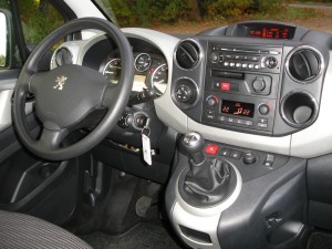 Das Cockpit des Peugeot Partner Tepee