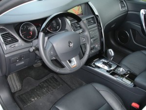 Renault Latitude dCi 175 FAP Fahrerplatz