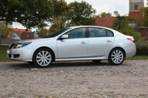 Renault Latitude in Silber