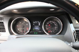 Tachometer im Renault Latitude