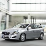 Volvo V60 Plug-in-Hybrid in der Farbe Electric Silver