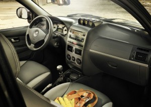 Das Armaturenbrett des Fiat Strada