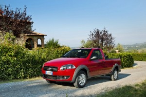 Der Fiat Strada in der Farbe Rot